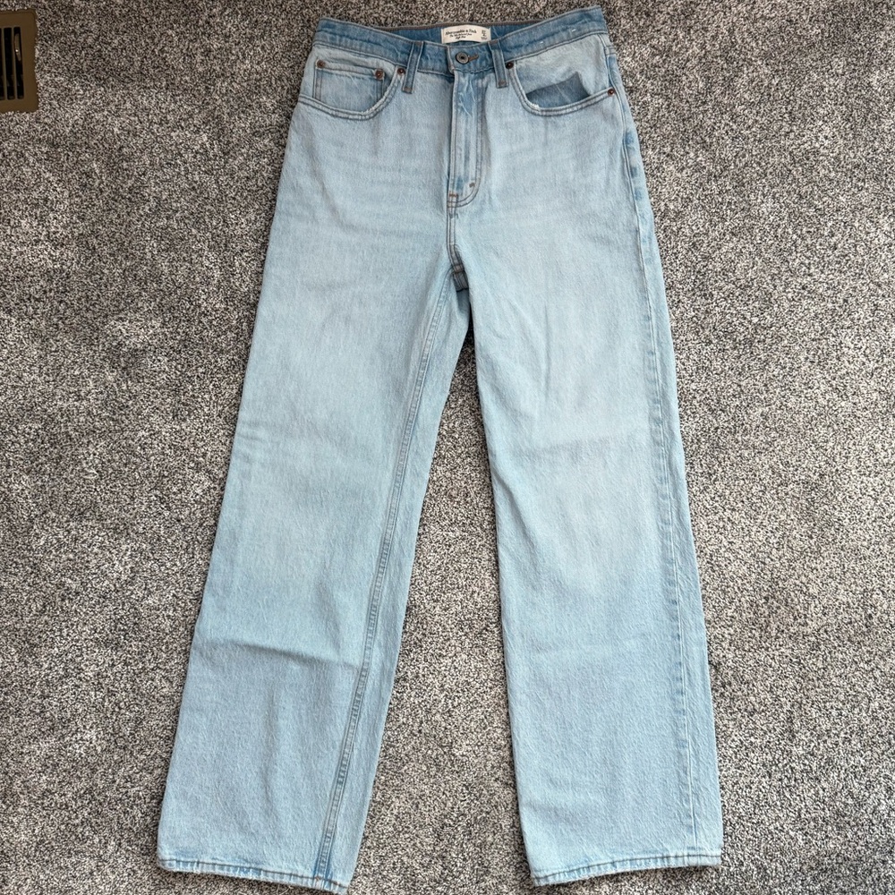 Abercrombie & Fitch Women’s High Rise 90’s Relaxed Jean size 27/4R